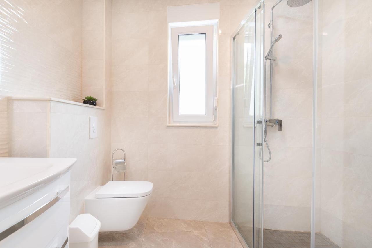 Solu Apartment Promajna Buitenkant foto