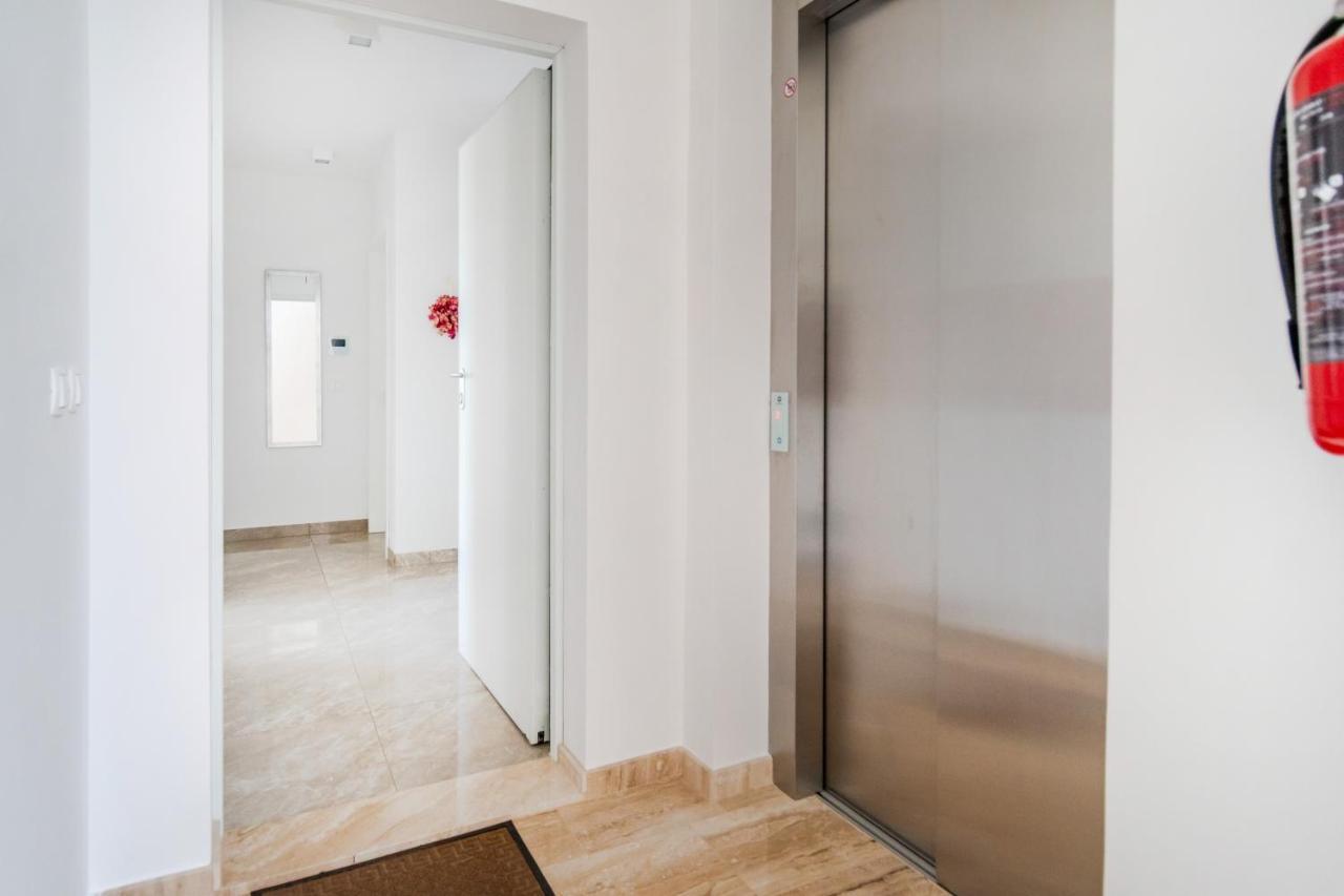 Solu Apartment Promajna Buitenkant foto